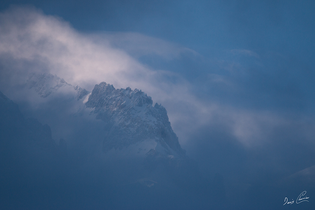 Chaine du Mont Blanc avec des nuages bas