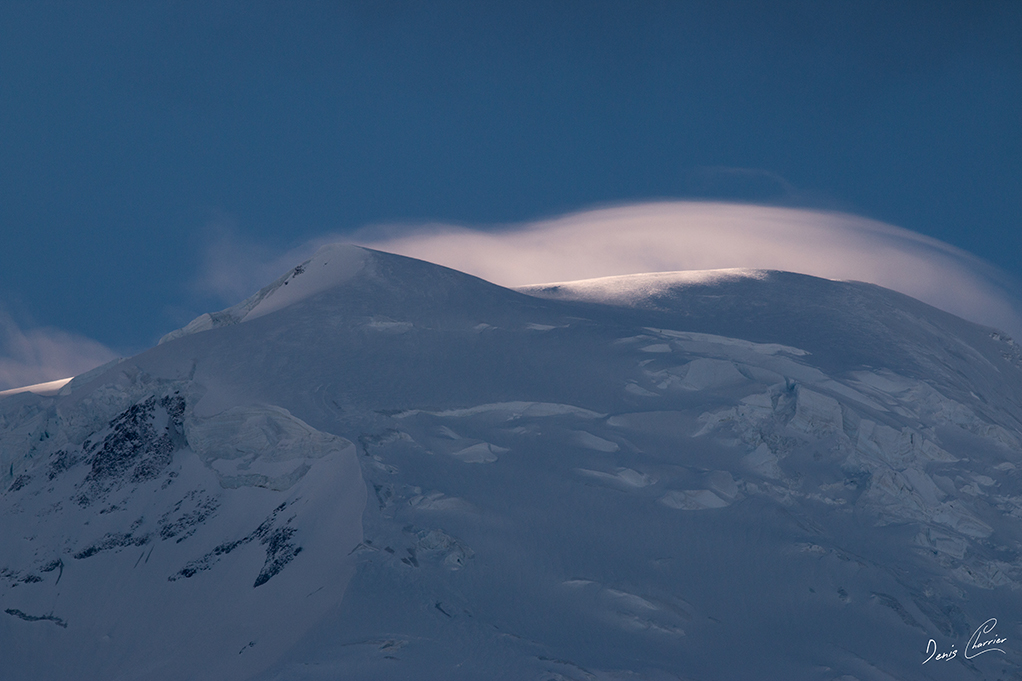 Chaine du Mont Blanc avec des nuages bas