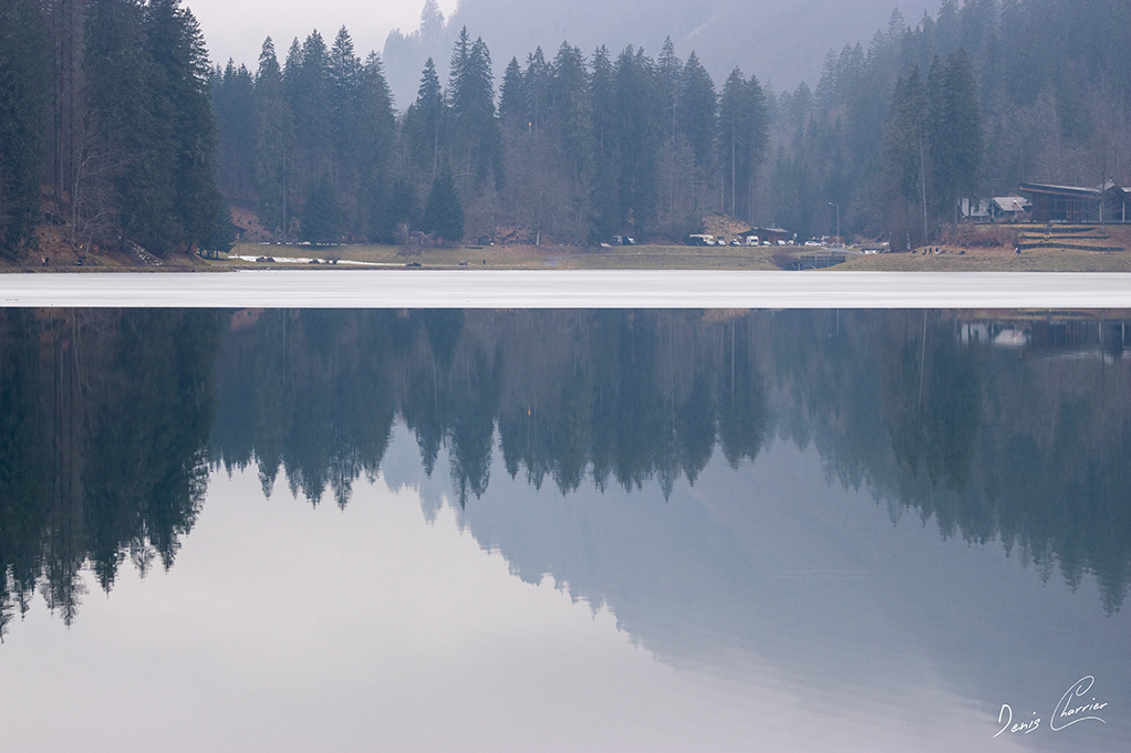 Reflets dans le lac de Montriond