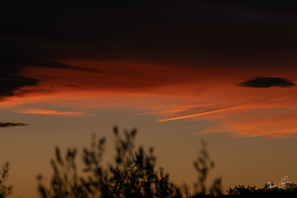 Coucher de soleil avec des nuages dans la drome provençale à Rémuzat