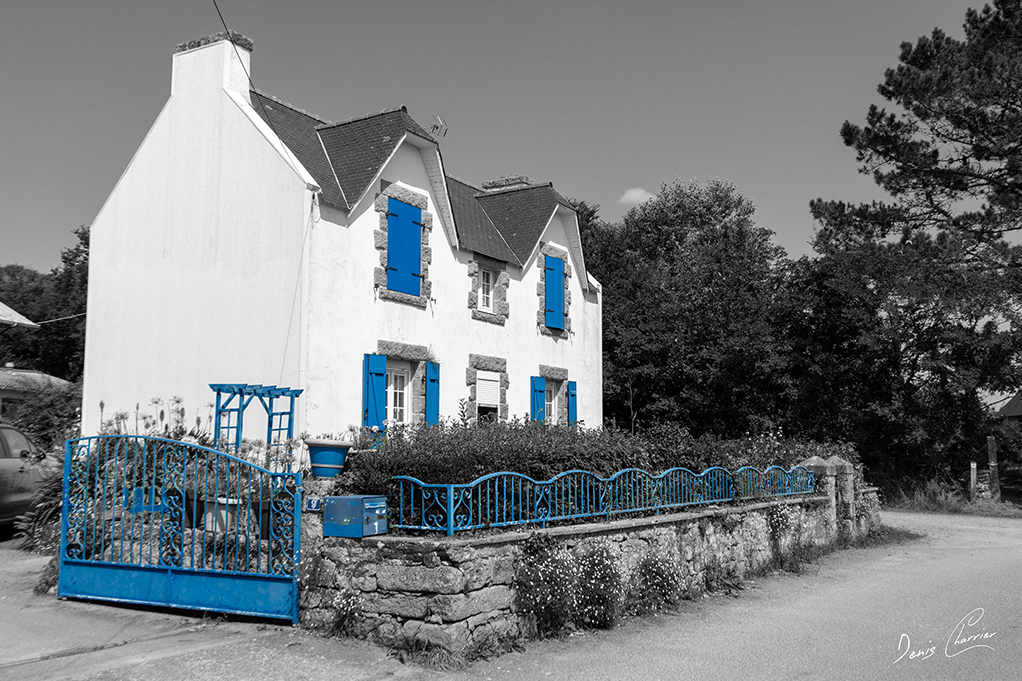 Maison bretonne typique au volets bleus Finistère Nord