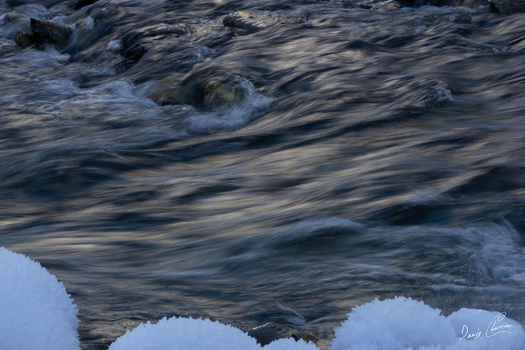 Effet de filé d'eau sur un ruisseau